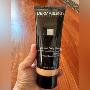 Dermablend Leg and Body Makeup, with SPF 25. Color: light sand 25w